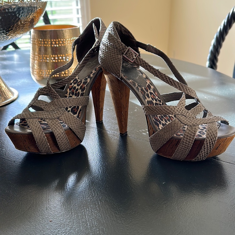 Jessica Simpson-Massi Grey/Matte Raw stamped Snake size 10